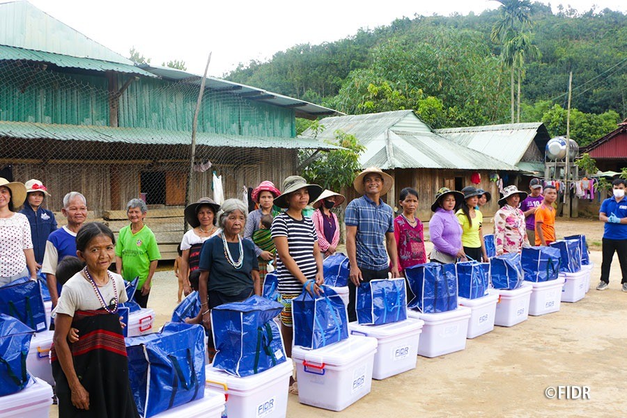 ベトナム中部山岳地域で、台風の被災者に対する緊急支援を行いました