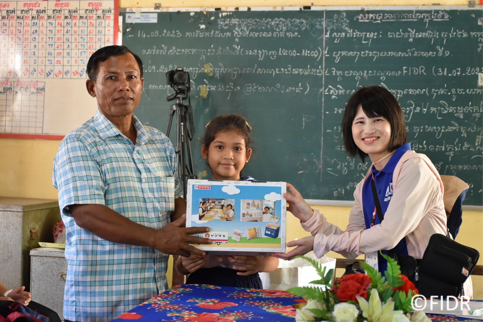 カンボジアの学校へ 支援者の皆様のメッセージを届けました