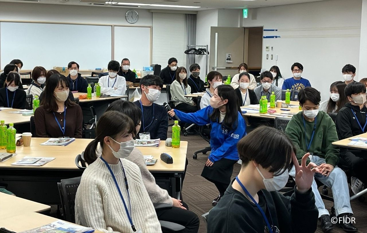 ヤマザキ製パン従業員組合の若手組合員の方々へ、活動を紹介しました