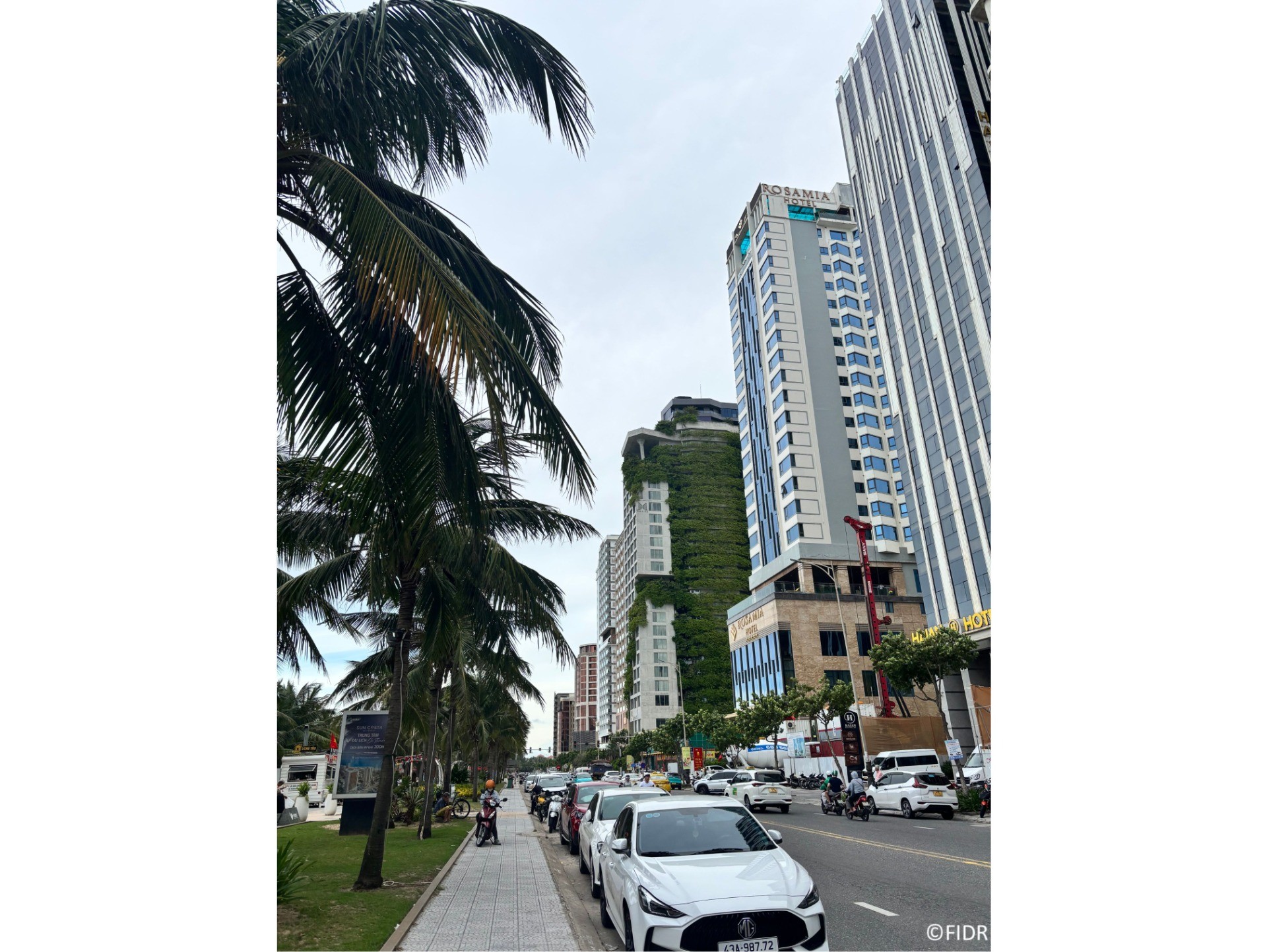 ベトナムの都市ダナンと少数民族ツアーで訪れた村の比較